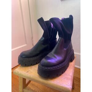 Chunky, Lug-Sole Boots (39/8.5)